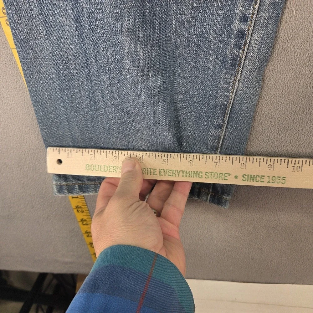 Levis Mens Jeans Blue Light Wash Regular Straight Fits 30x31‎